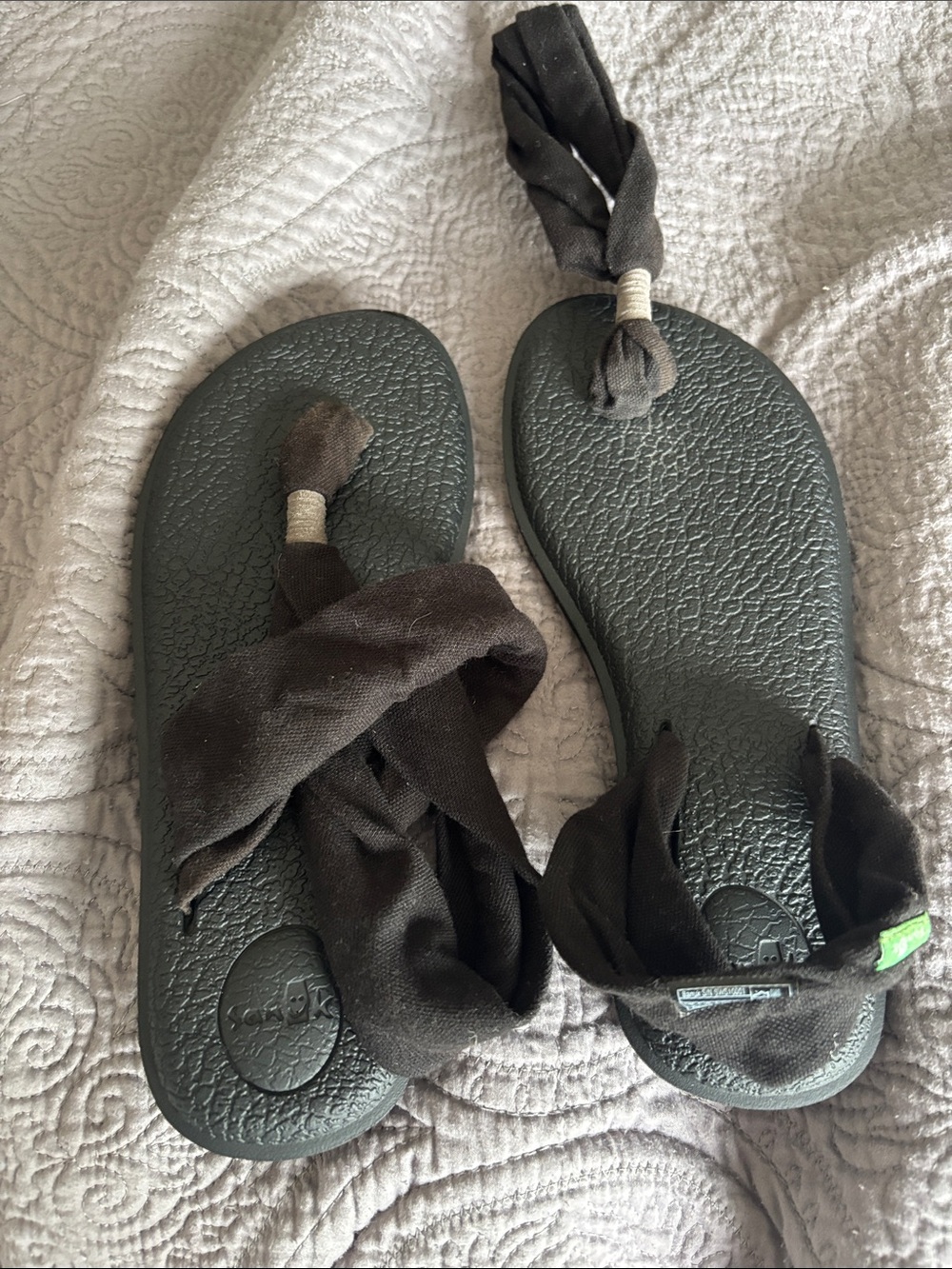 Sanuk Black Fabric-Strap Sandals